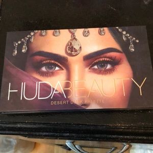 Huda beauty desert dusk palette